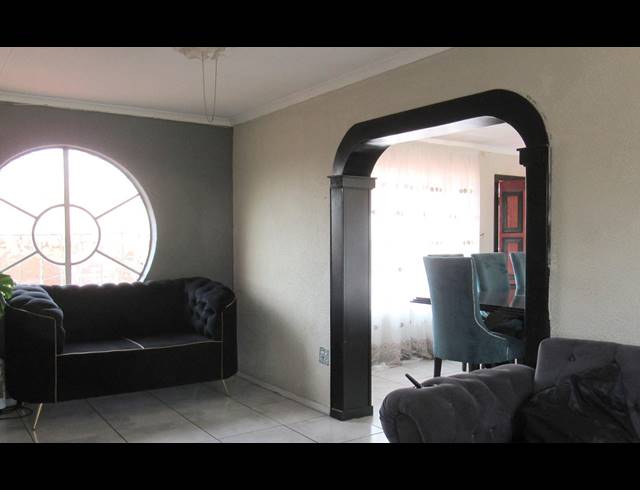 3 BEDROOM FREEHOLD FOR SALE IN ELANDSPARK